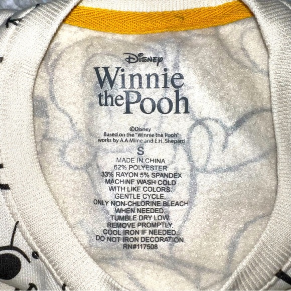 Disney Winnie the Pooh Sweatshirt Women’s Small White Allover Graphic Print - Picture 4 of 6